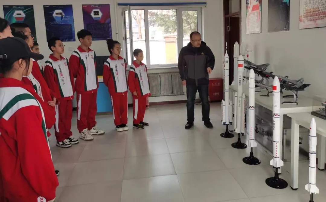 丰林县新青第二中学开展“中国航天日”主题教育活动