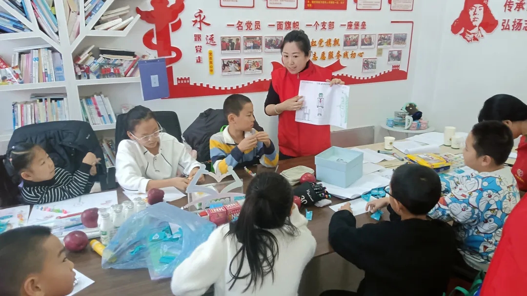 丰林县林海彩虹志愿服务队开展留守儿童关爱活动