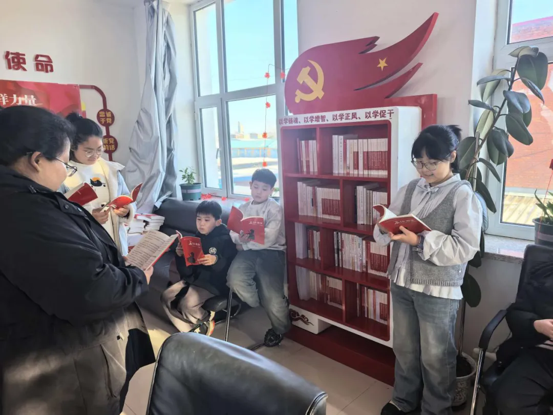 丰林县新青镇妇联开展“书香伴成长 亲子共阅读”家庭亲子读书会活动