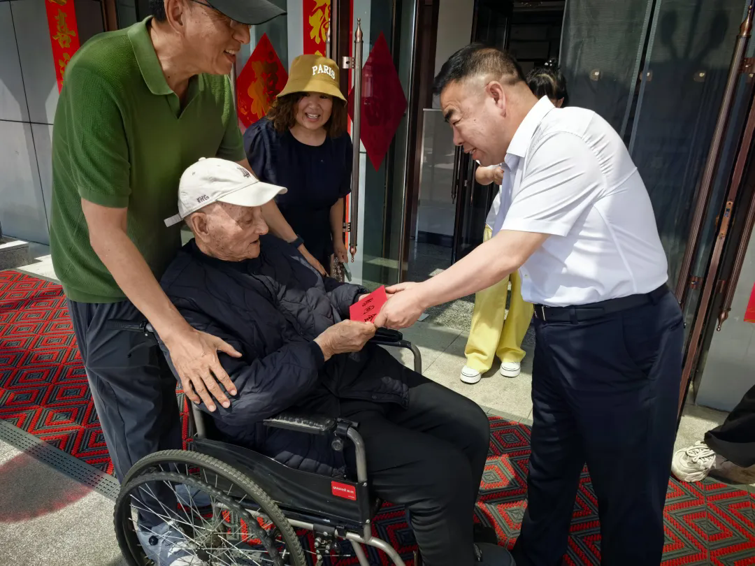 原浩东开展“七一”走访慰问活动